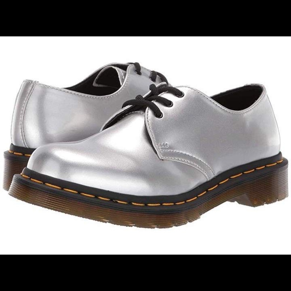Dr. Martens Silver Vegan 3 eye Oxford Shoe NWOT